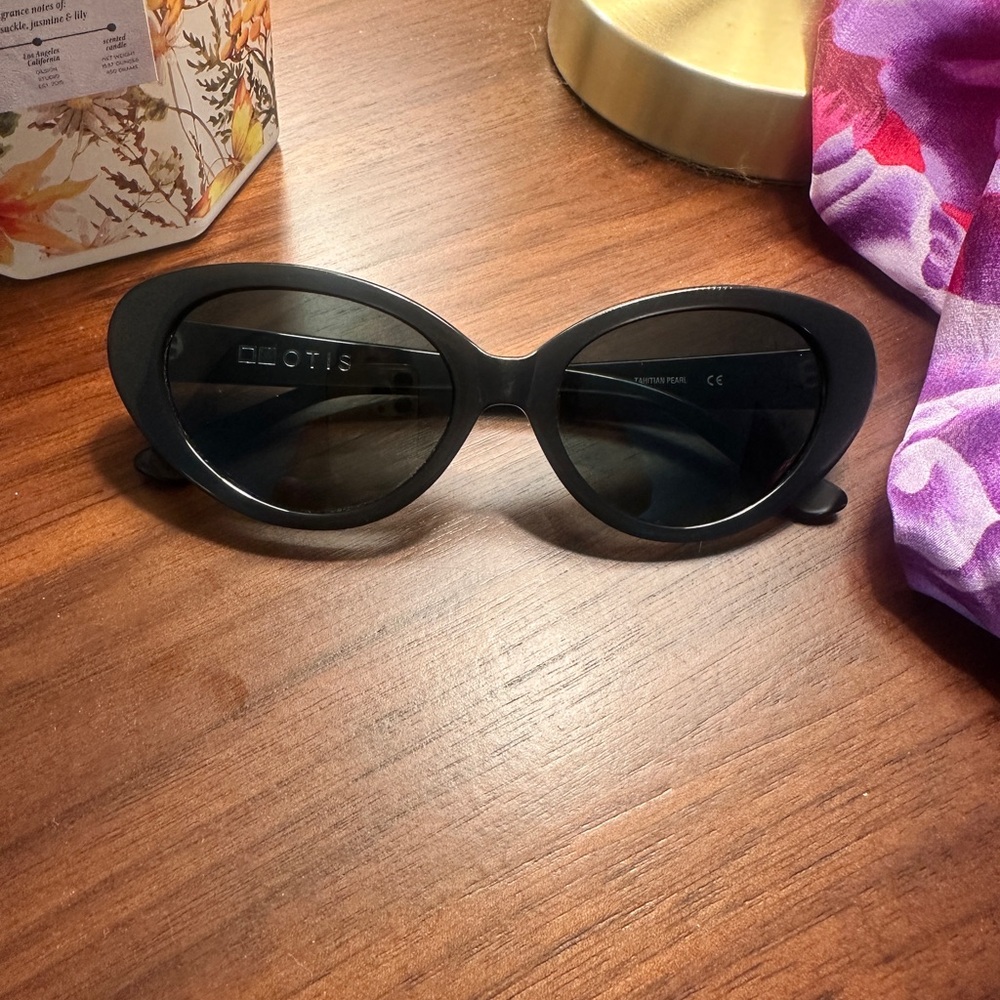 Otis Black Cat Eye Sunglasses